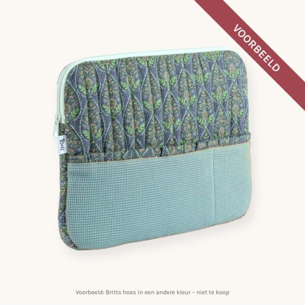 Tablethoes Lotte – Paisley blauw – voorbeeldfoto
